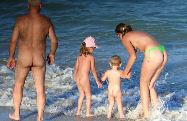 Purenudism de la galerie de la famille nudisme photo am Meer [les vacances d'Été nu] [Naturisme France]