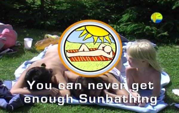 La famille naturisme vidéo - You can never get enough sunbathing [Nus sur l'herbe] [720×489 | 01:04:28 | 3.01 GB] [Naturisme France]