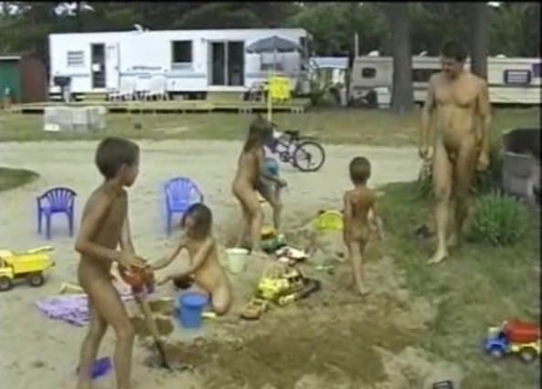 Rétro nudisme vidéo - Soleil Oasis 1 [Nudisme soleil] [720x544 | 00:15:25 | 243.04 MB] [Naturisme France]