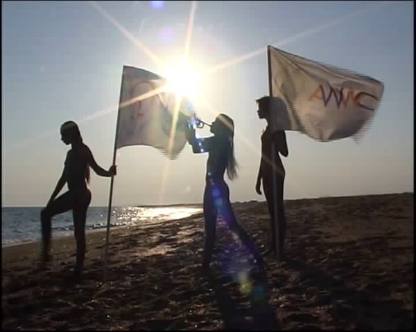 Documentaire vidéo naturisme - The show must Go on jamais nu [Neptune Jour] [720x480 | 01:16:50 | 1.31 GB] [Naturisme France]